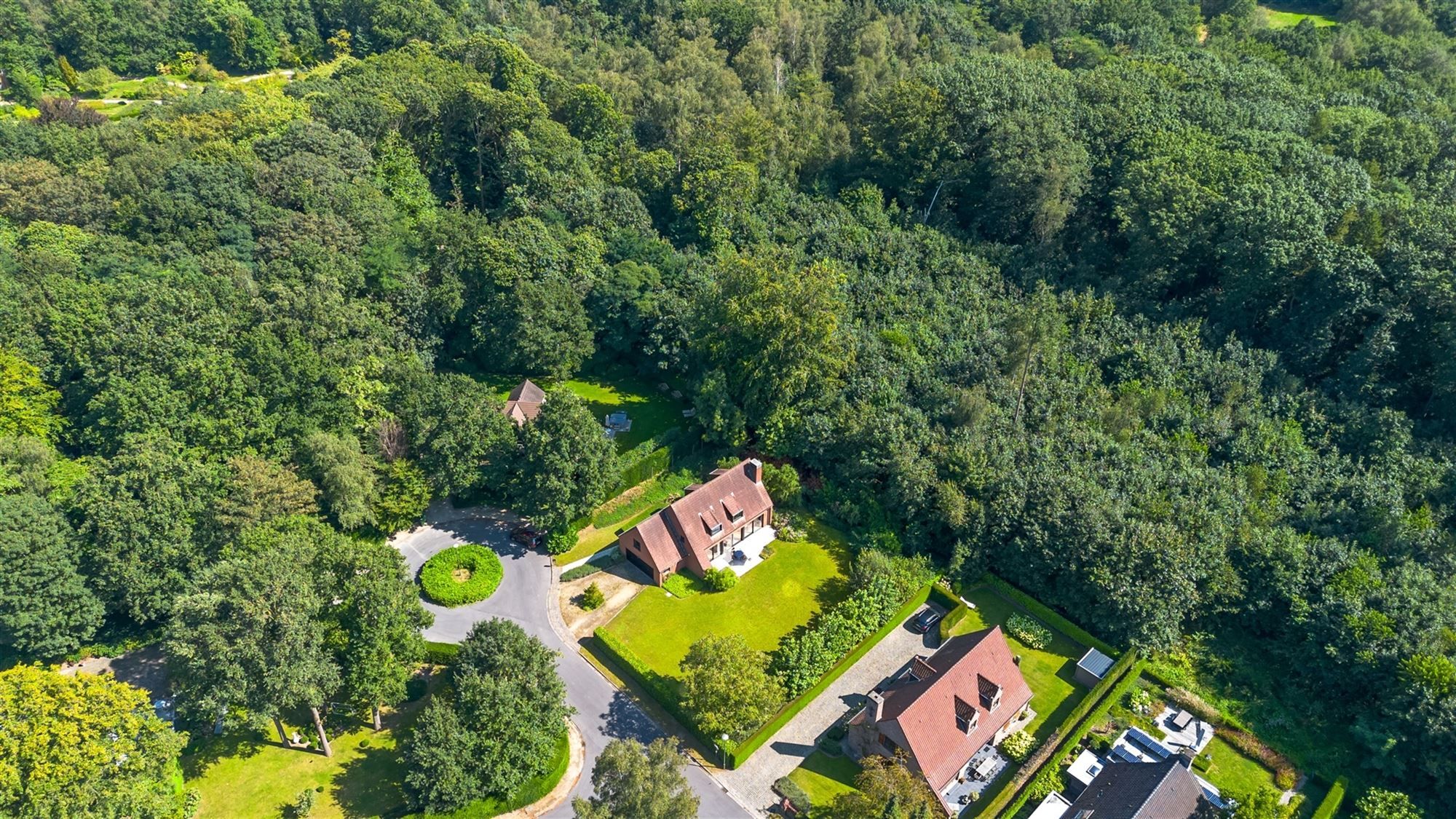 Exclusieve vrijstaande villa te koop op een schitterende, groene locatie foto 5