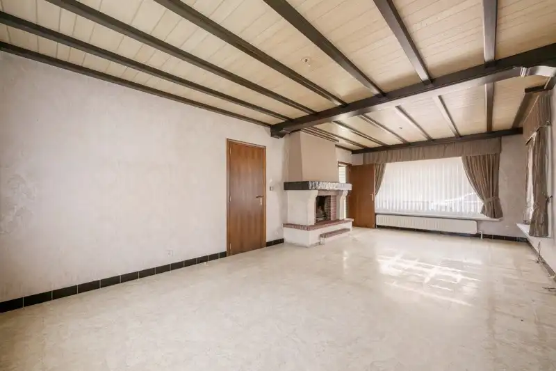 Alleenstaande gelijkvloerse woning met tuin, 3 slaapkamers en inpandige garage centrum wakken TE KOOP foto 7