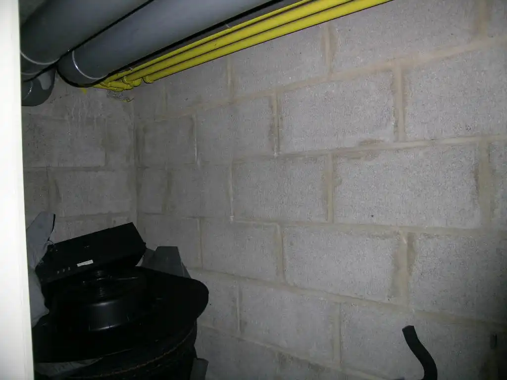 Knus 1 slaapkamer appartement te koop in het centrum van Maasmechelen, ideaal als investering! foto 11