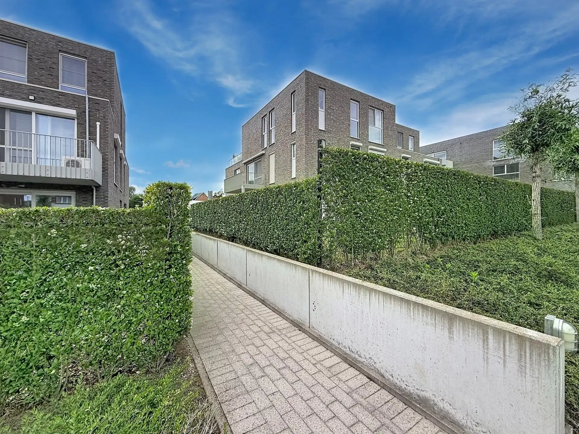 Modern appartement met 2 slaapkamers, terras en 2 ondergrondse staanplaatsen. foto 18