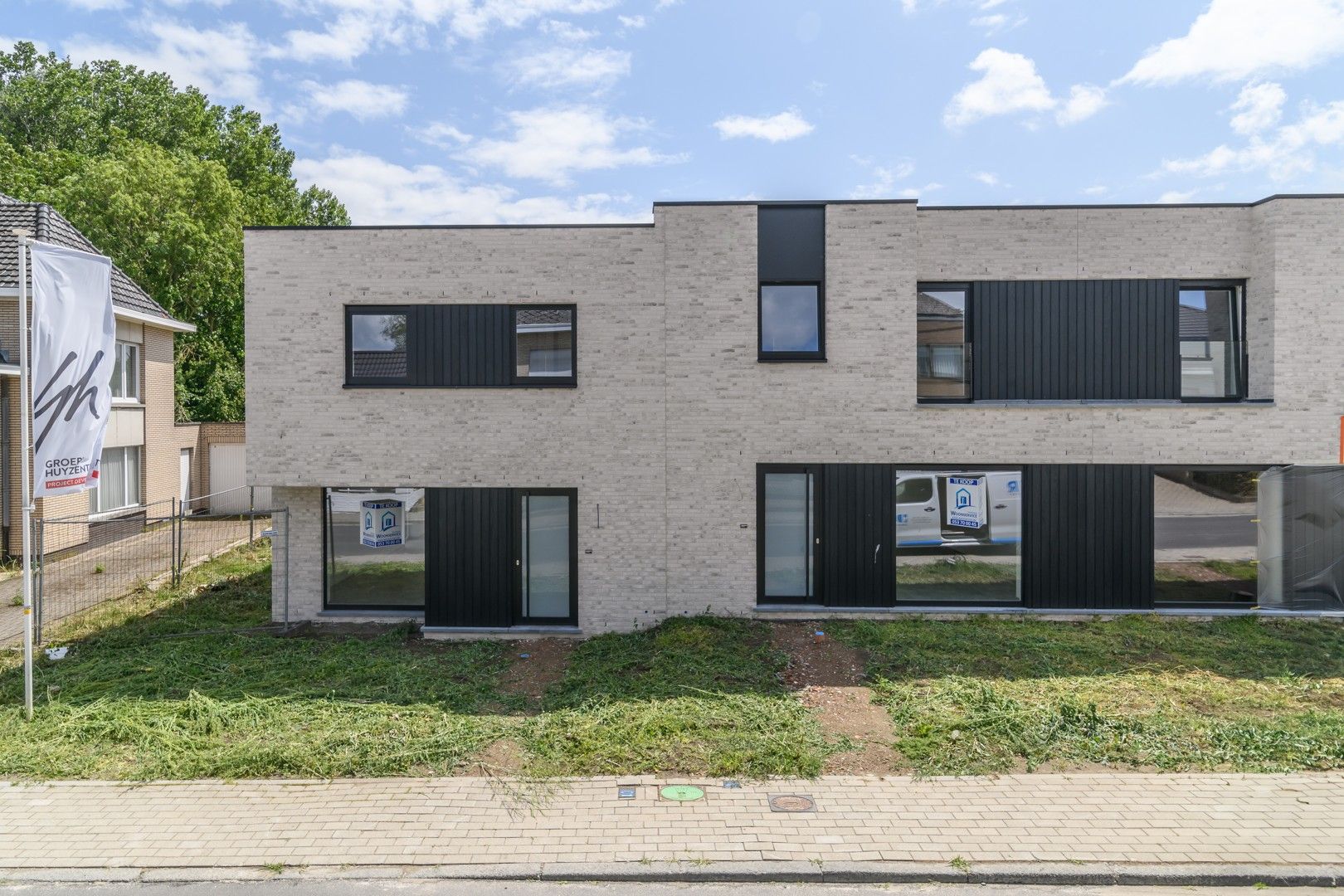 Gesloten nieuwbouwwoning nabij het dorpscentrum Haaltert foto {{pictureIndex}}