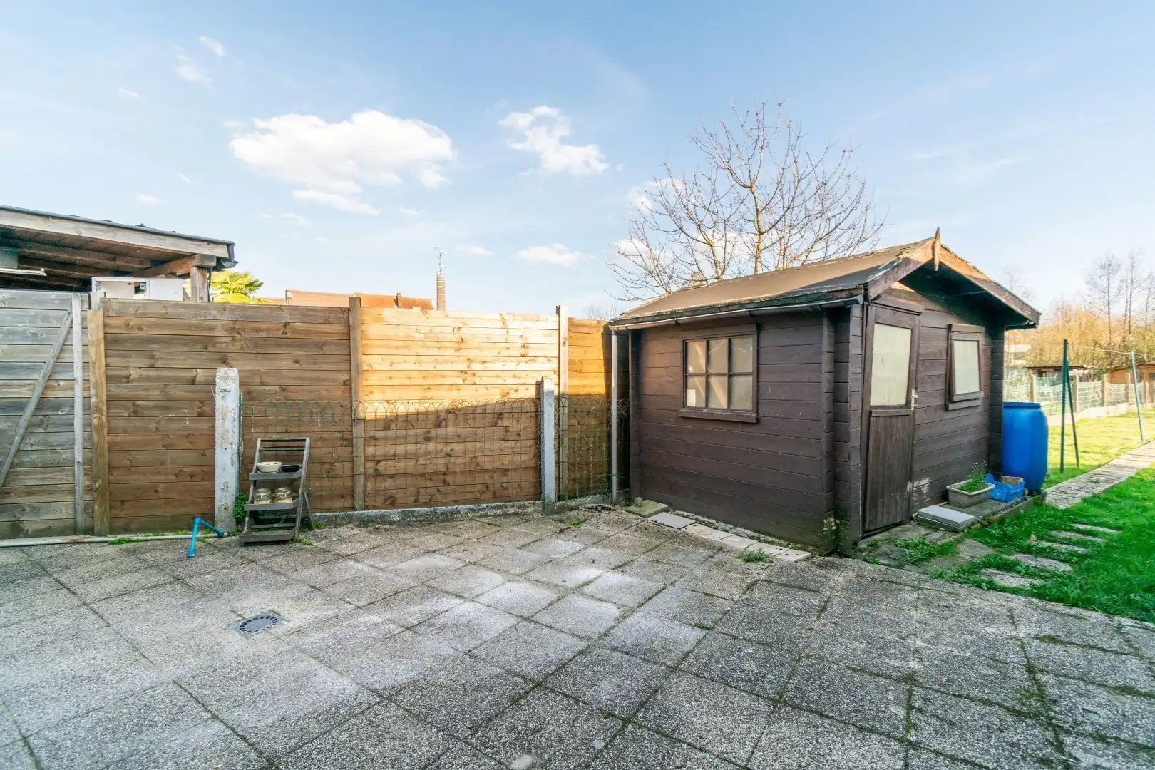 Een goed gelegen, verder af te werken rijwoning te Lot foto 13