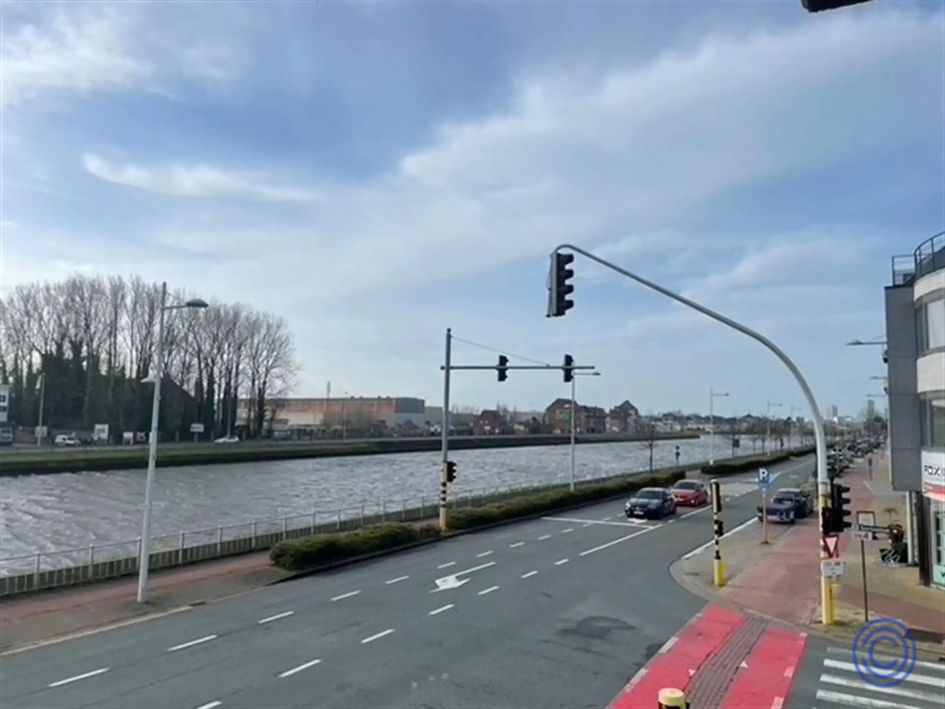 Verhuurd handelshuis op centrale ligging! foto 3