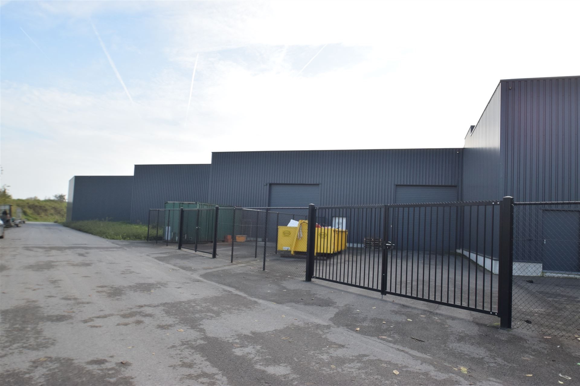 Recent, gunstig gelegen magazijn in een bedrijventerrein. foto 7