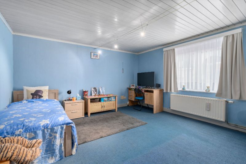 Ruime woning met 4 slaapkamers en tuin foto 12