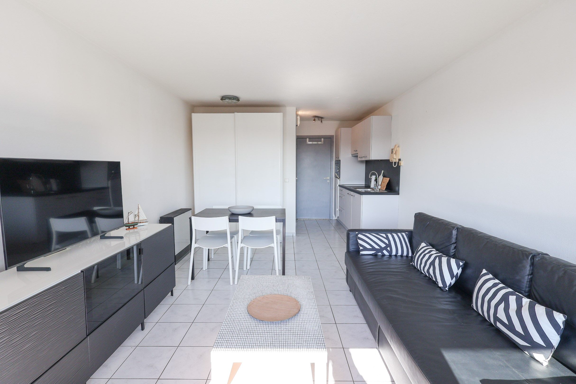 Zonnige studio op wandelafstand van de zee in Oostduinkerke foto {{pictureIndex}}