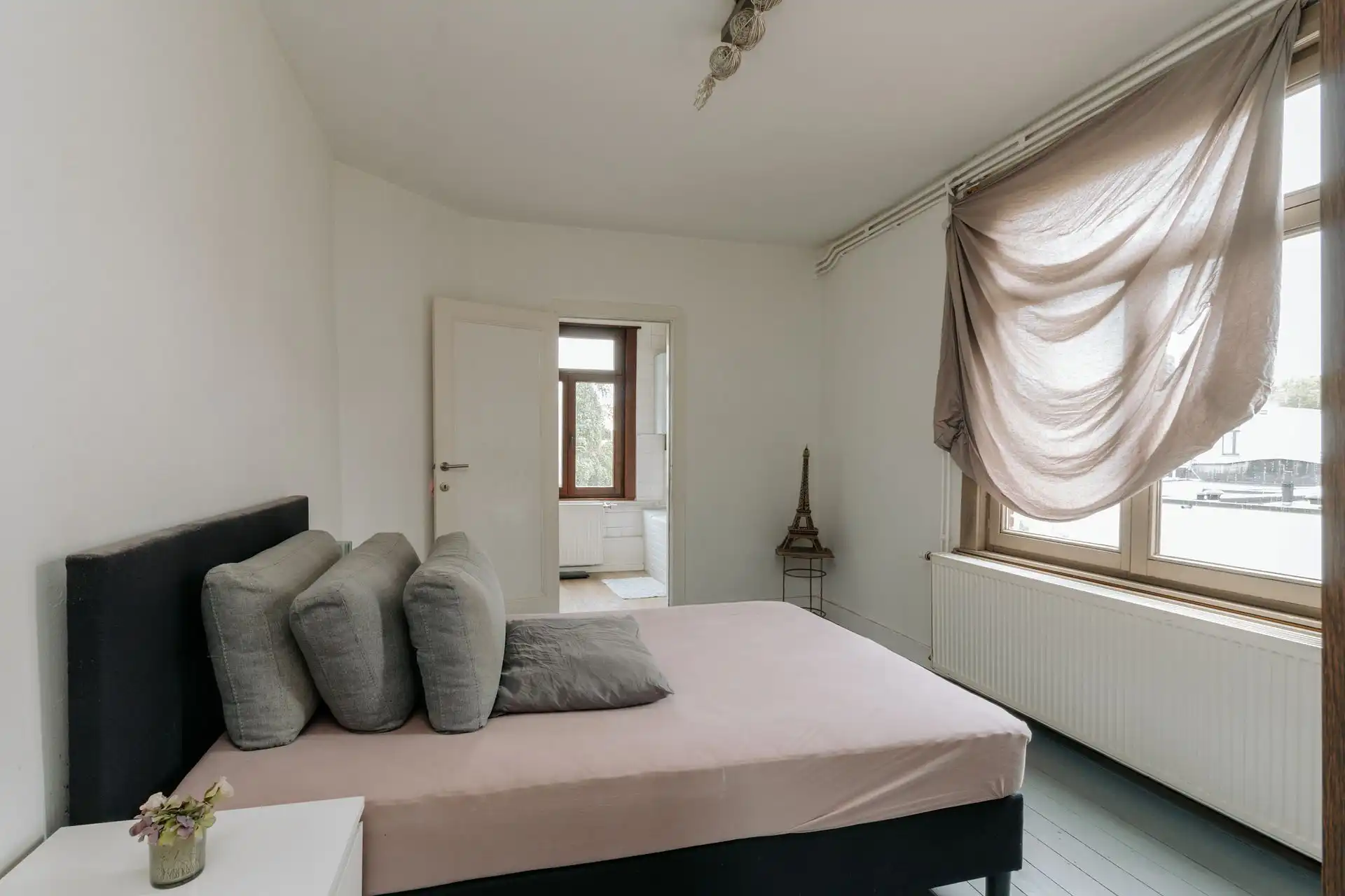 Appartementsgebouw met 3 verhuurde appartementen. foto 8