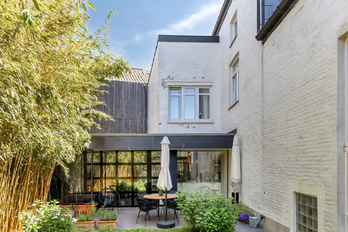 WONING MET BURELEN EN MAGAZIJN TE TONGEREN LANGS N79. foto 39