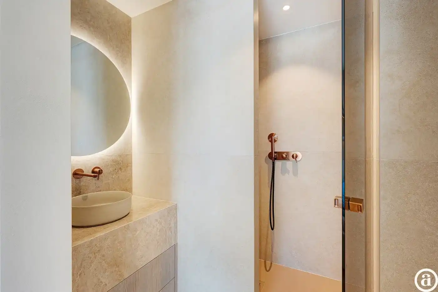 Prachtig gerenoveerd duplex hoekappartement nabij de Lippenslaan foto 20