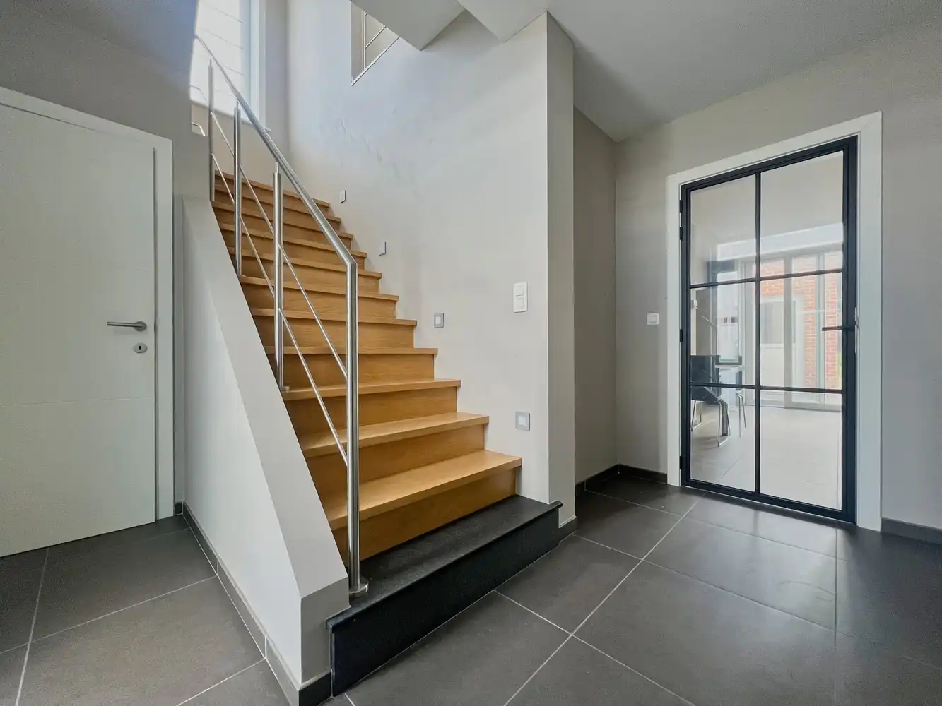 Prachtig vernieuwde gezinswoning in hartje Torhout foto 5