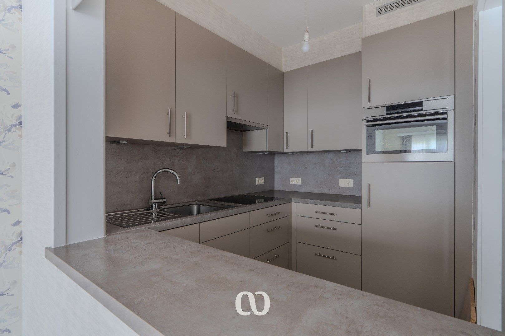 Instapklaar appartement met garagebox in Eine foto 4