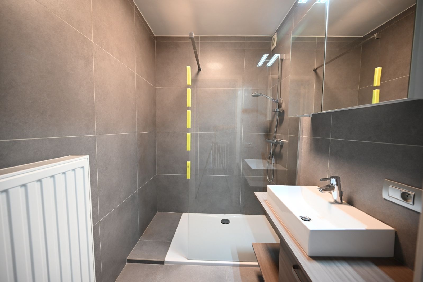 Mooi afgewerkt appartement met 2 slaapkamers foto 8
