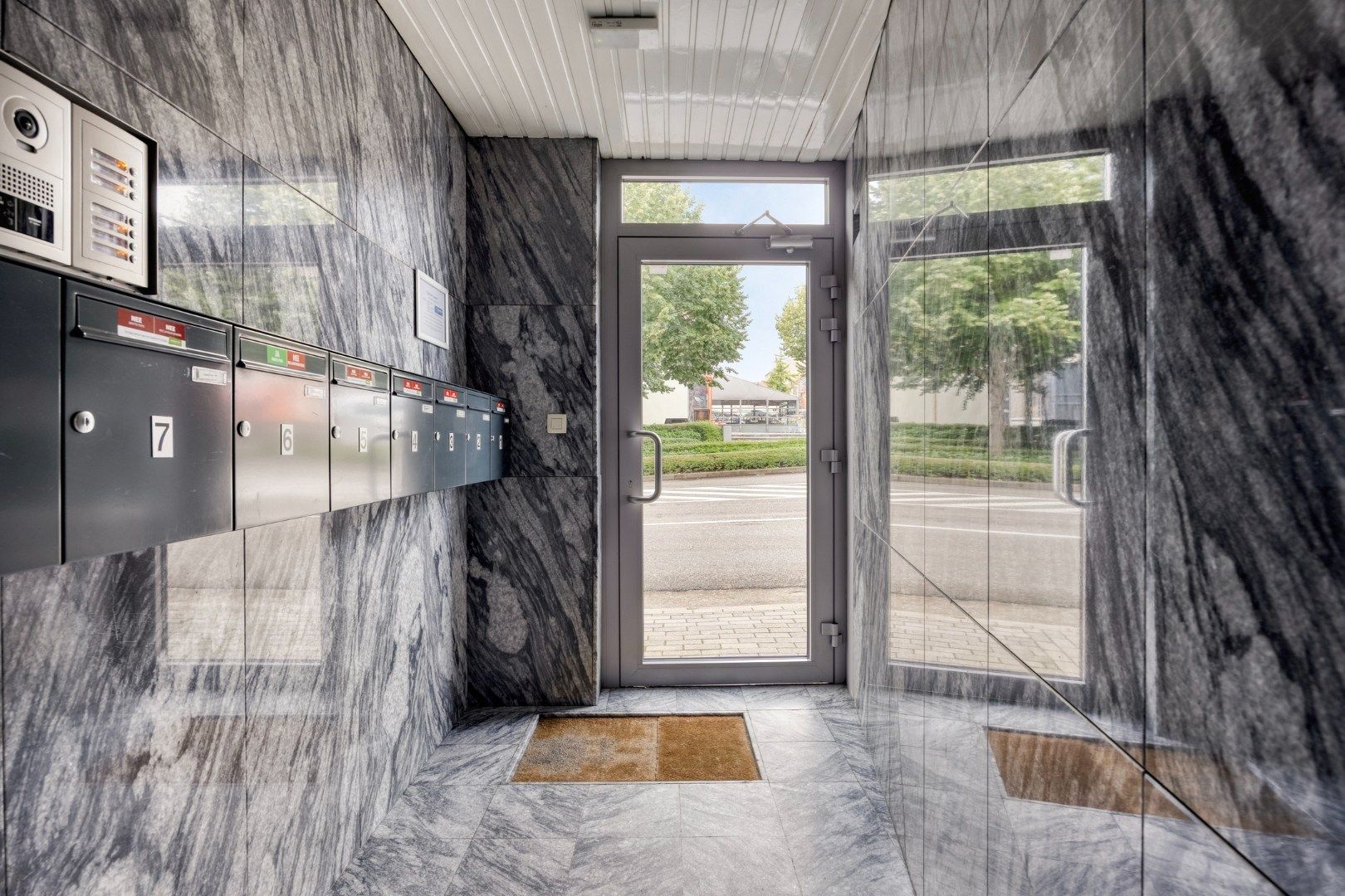 Ruim appartement met 3 slaapkamers en prachtig zicht over de stad foto 19