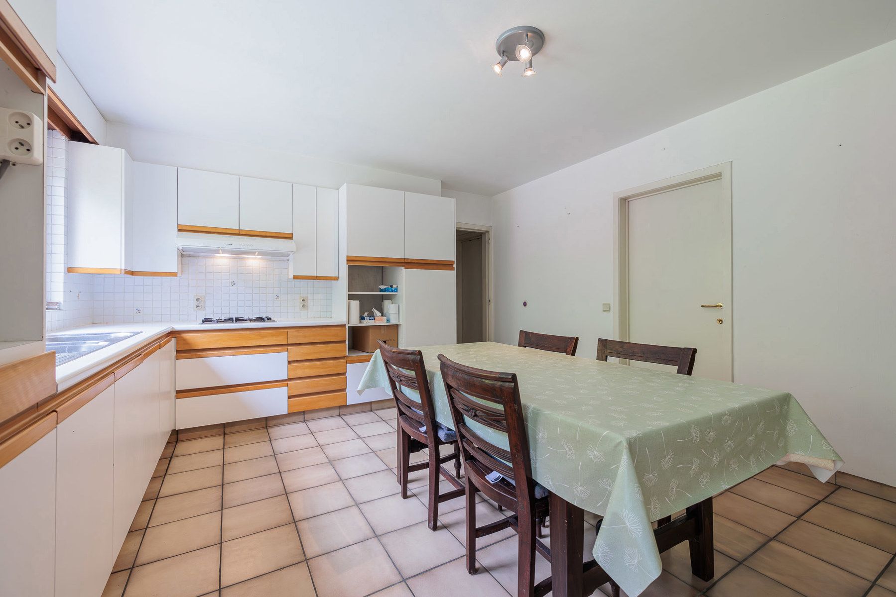 Open woning met 4slpk en volledige onderkeldering op 1.372m² foto 11