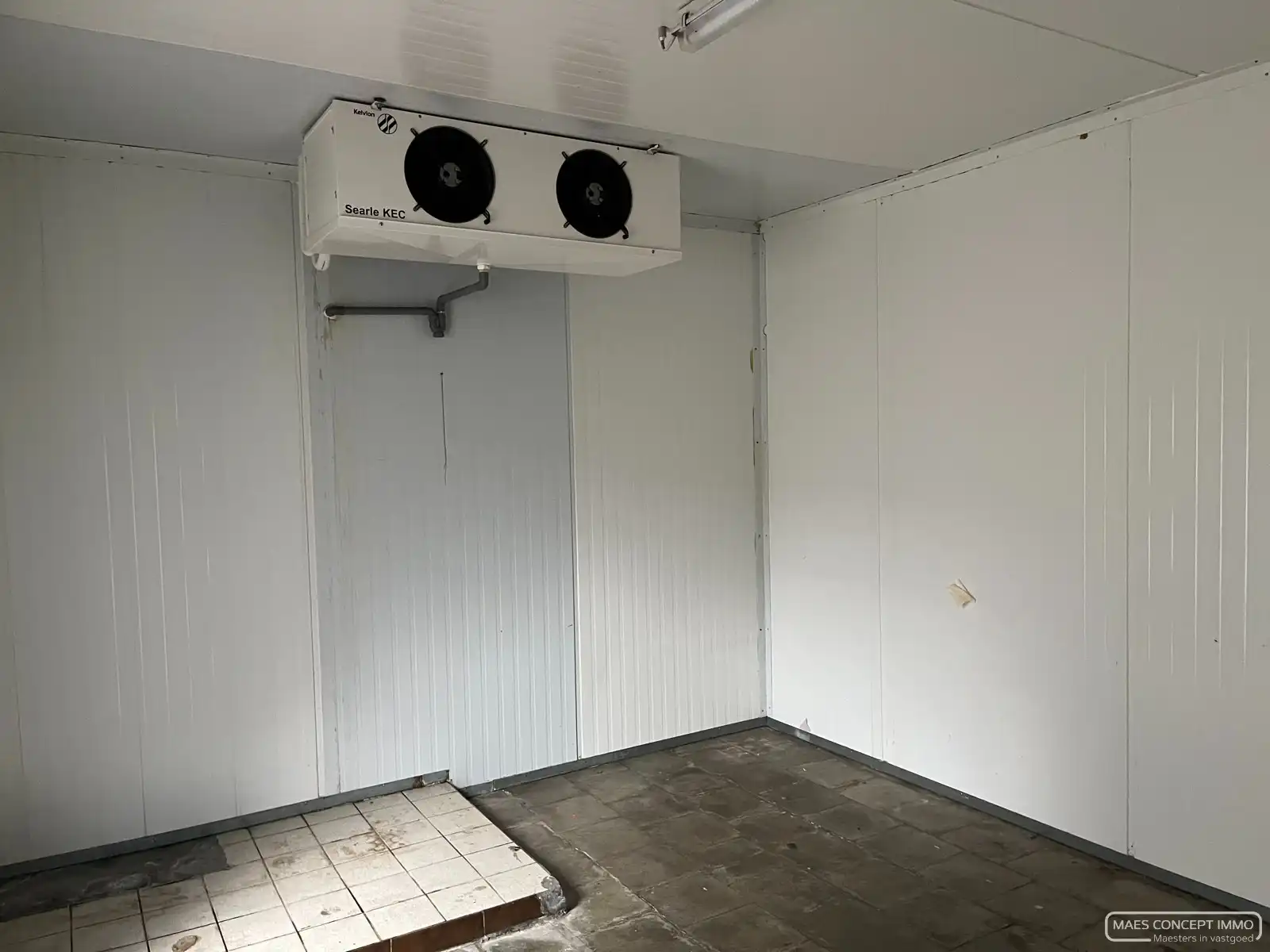 Centraal gelegen handelspand te huur in Anzegem langs drukke invalsweg foto 12