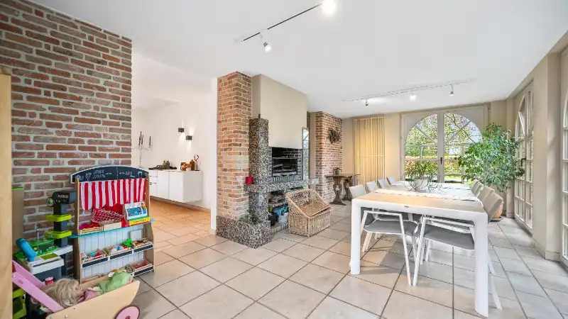 Ruime villa van 336m² op 1 hectare 45 are met vijver foto 18