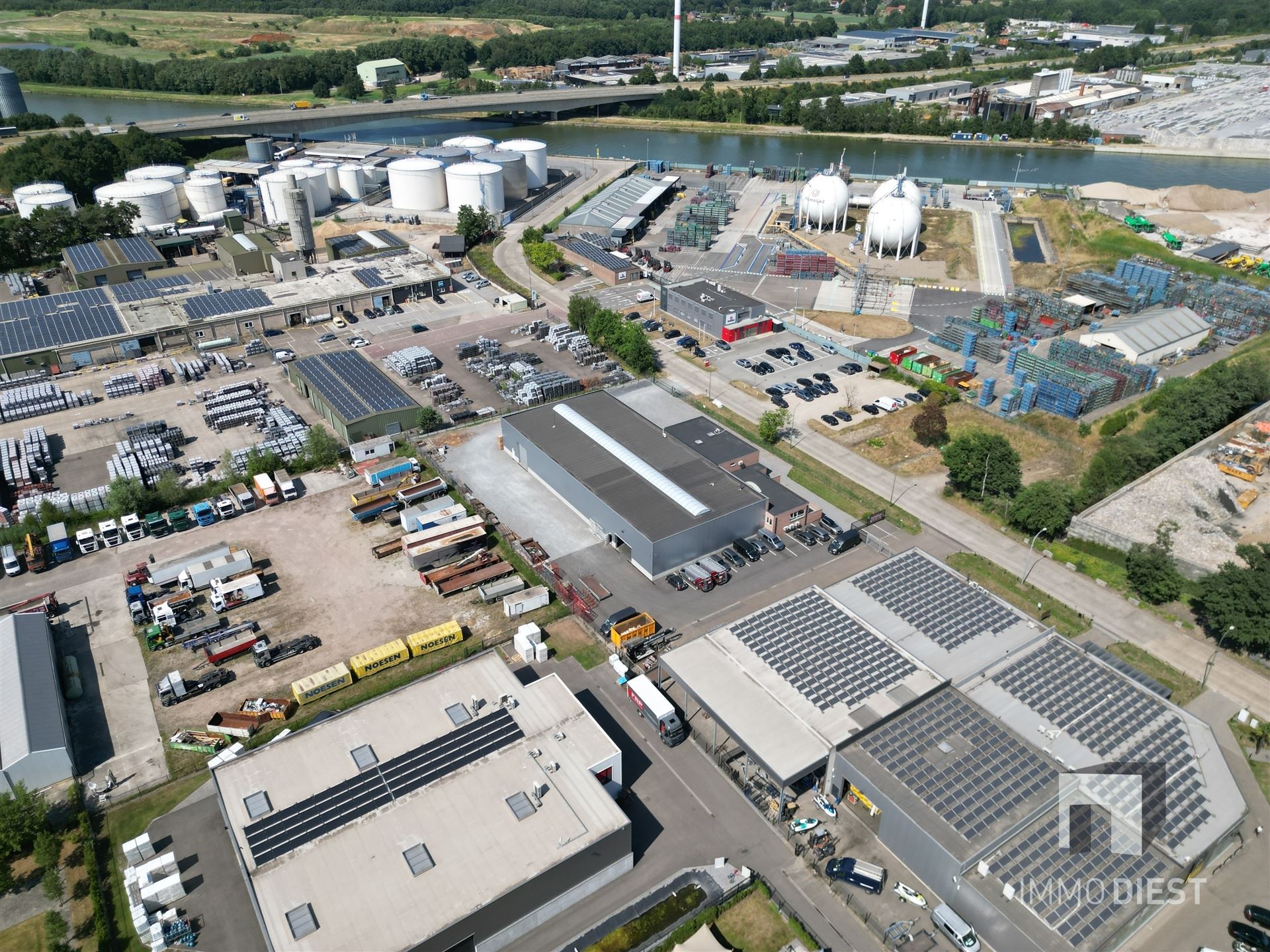Gerenoveerd bedrijfsgebouw gelegen op het industrieterrein van Tessenderlo-Ham foto 40