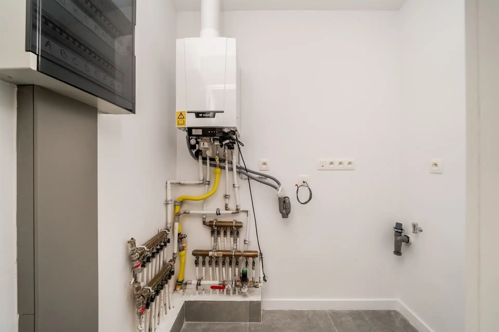 Dicht bij het Tour&Taxis-terrein, prachtig duplex penthouse met 3 slaapkamers foto 16