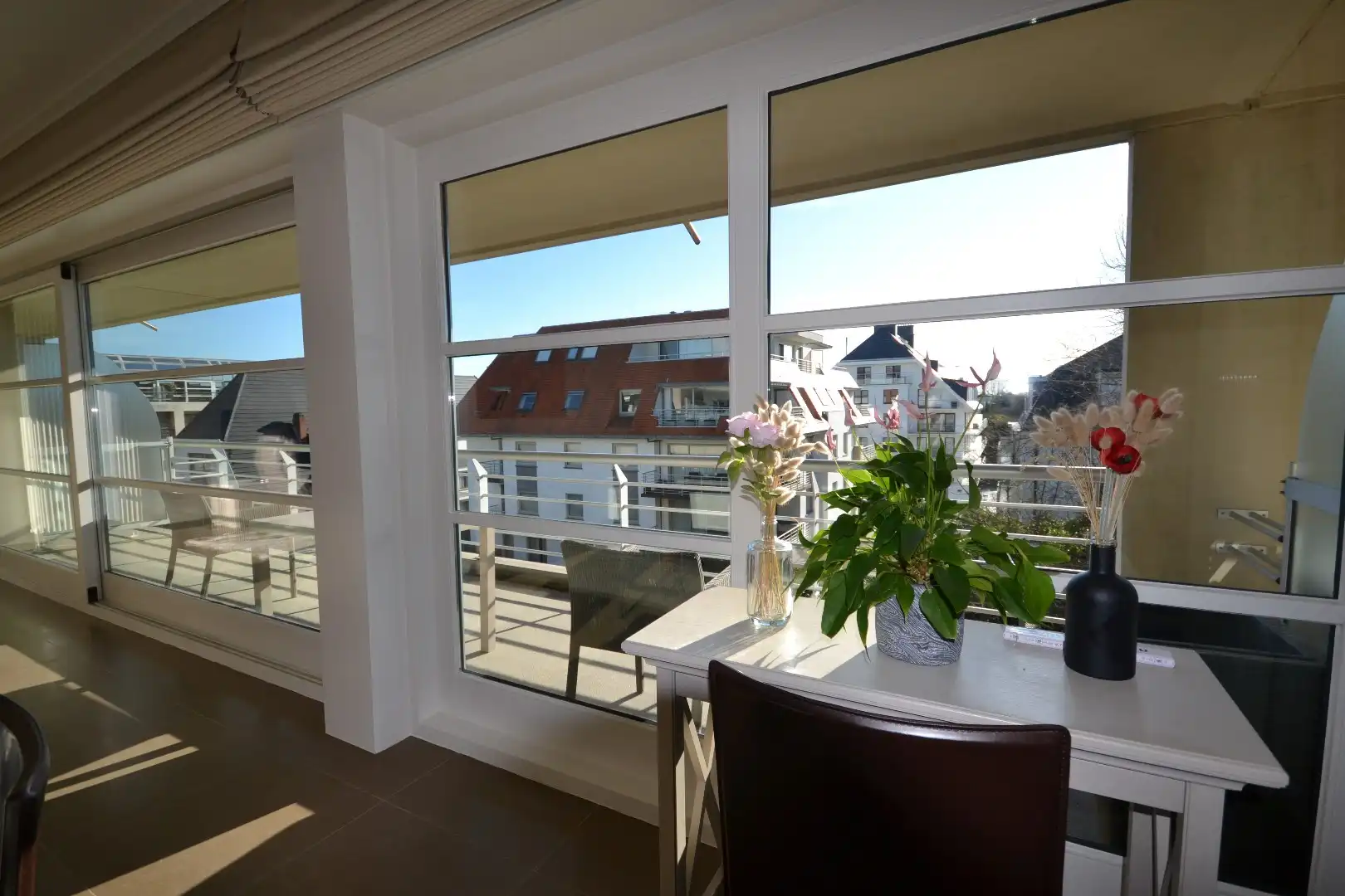 Zonnig luxe appartement met 3 slaapkamers en zeer ruim terras te Oostduinkerke foto 6