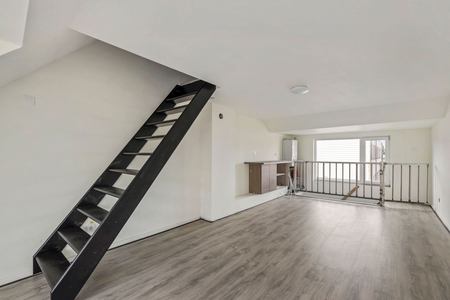 onder optie Deels af te werken woning 3-4 slaapkamers  foto 10