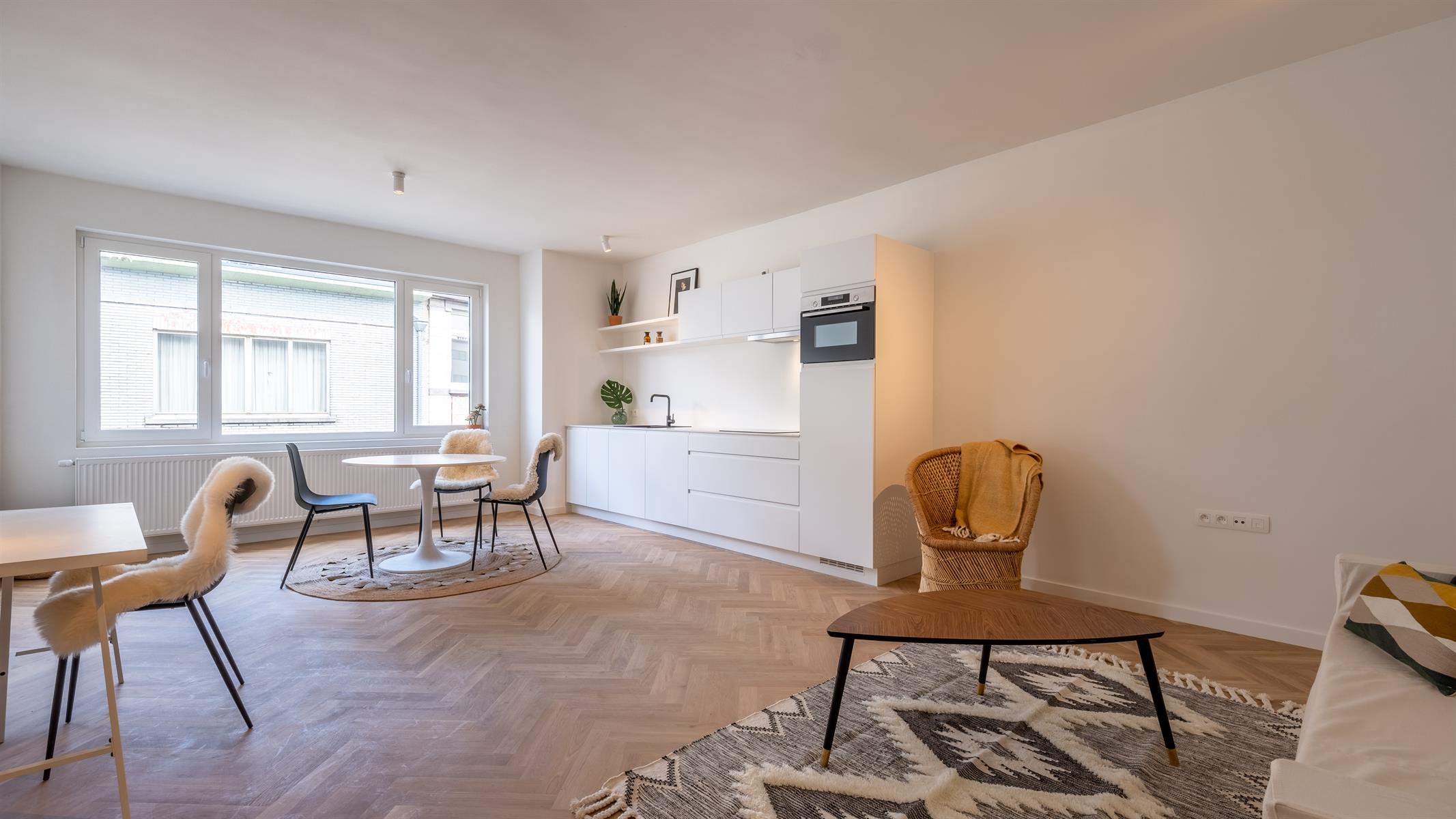 Gerenoveerd 1-slaapkamerappartement met knus balkon foto {{pictureIndex}}