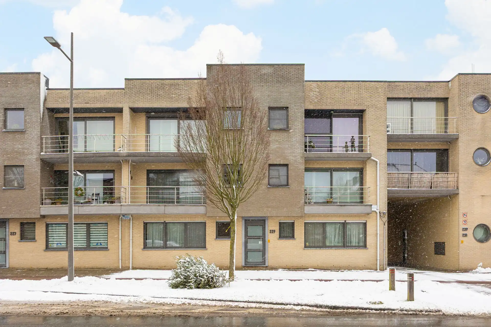 Gelijkvloersappartement met grote tuin & garage foto {{pictureIndex}}