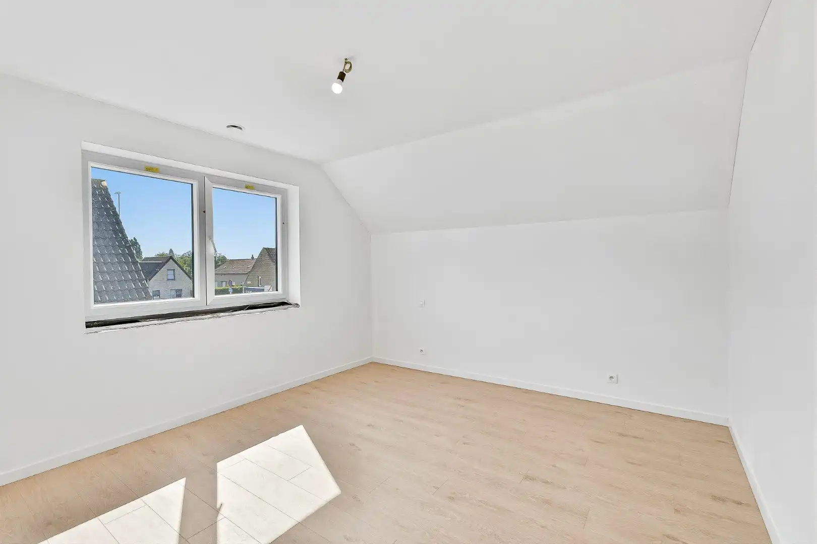Gezinswoning met drie slaapkamers op goeie locatie foto 15