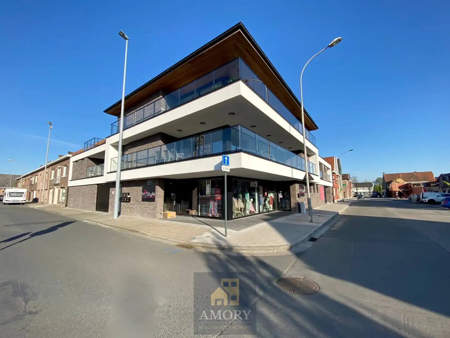 Zonovergoten penthouse met 2 grote terrassen aan Kerkplein te Beveren-Leie foto {{pictureIndex}}