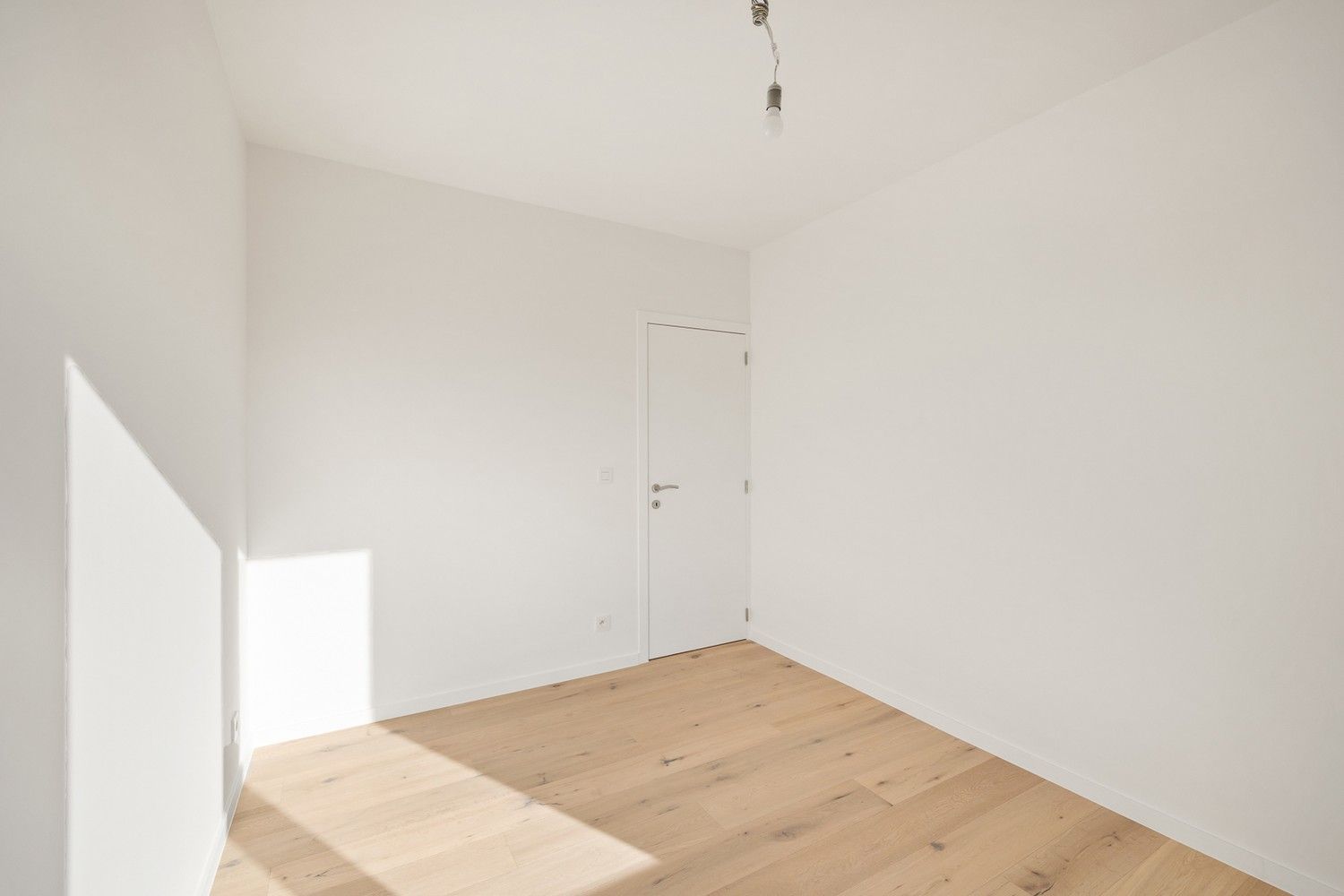 Kwalitatief in 2025 gerenoveerde eengezinswoning (±160m²) met 4 slaapkamers en een prachtige stadstuin - Zeer lage EPC-score! foto 18