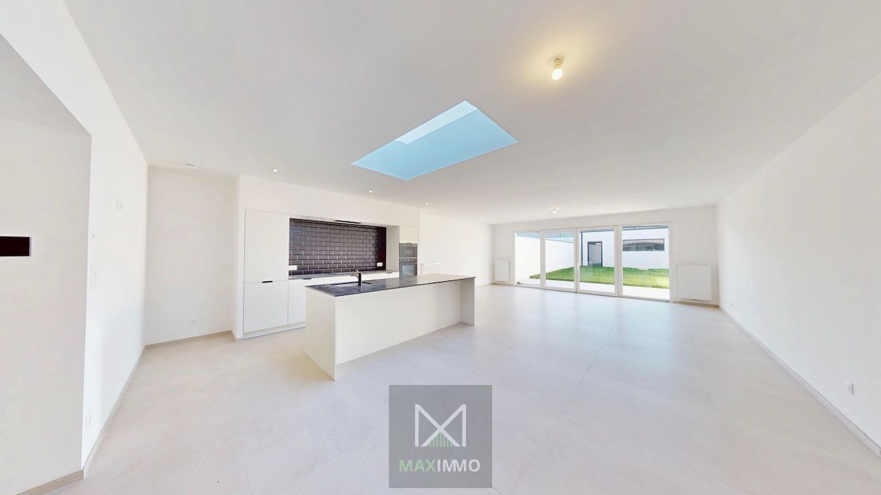 Volledig vernieuwde woning in centrum Lauwe – luxe, licht en leefruimte in één pakket foto {{pictureIndex}}