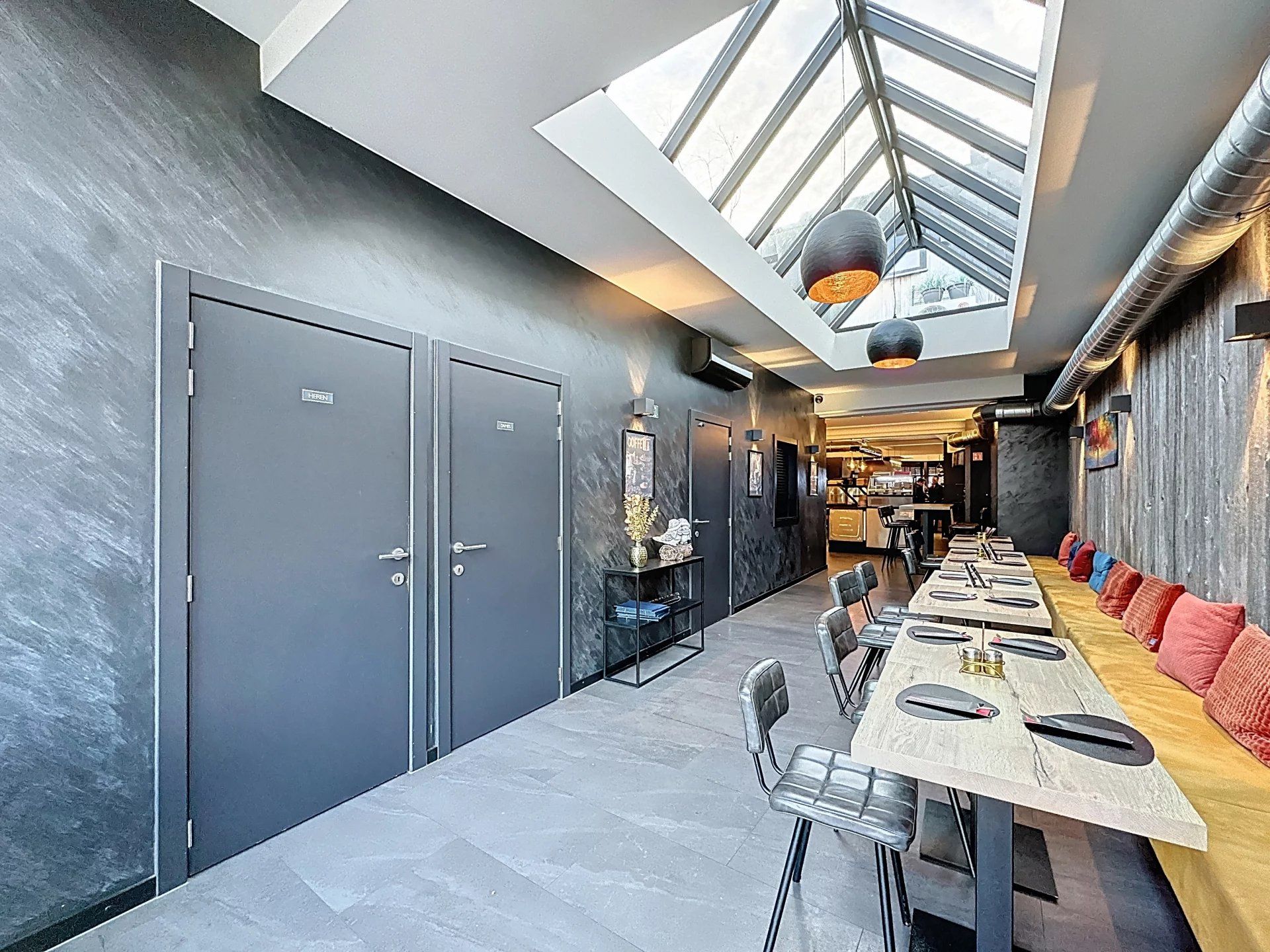 Zeer ruim handelspand met groot terras, buitenberging op toplocatie in Mol-centrum. foto 11