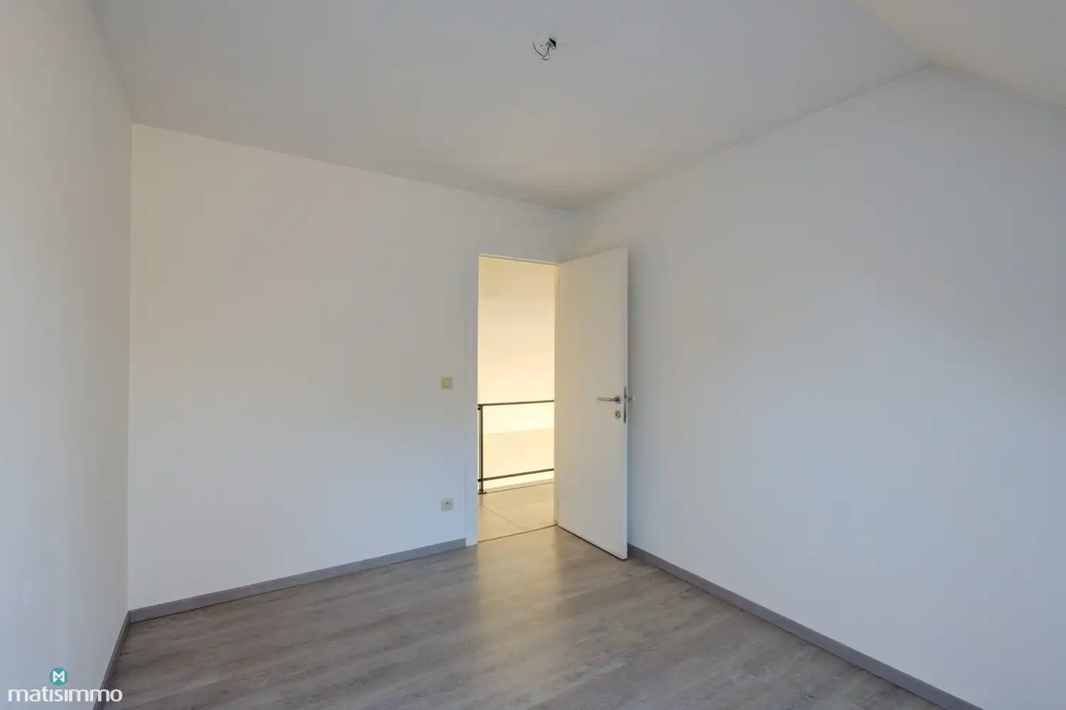 DUPLEXAPPARTEMENT MET 3 SLAAPKAMERS, TERRAS EN ONDERGRONDSE AUTOSTAANPLAATS NABIJ HET CENTRUM VAN BILZEN foto 23