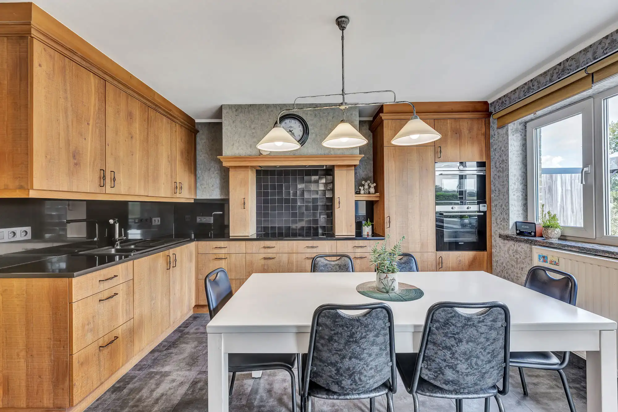 Goed onderhouden villa op groot perceel met 4 slaapkamers foto 11