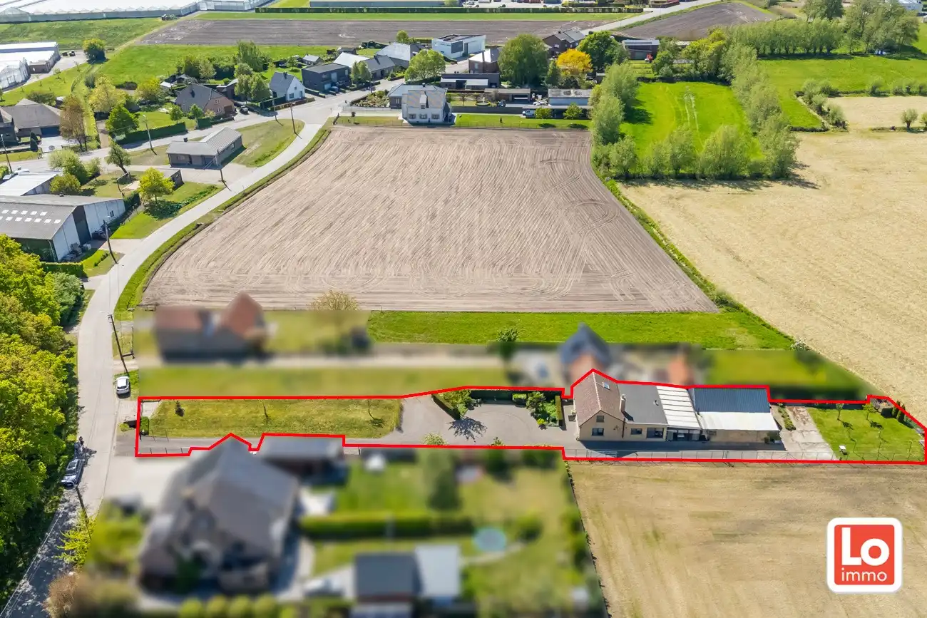 Landelijk gelegen half open woning met ruim bijgebouw (ca. 65m) en grote tuin met open zicht tussen Hijfte en Lochristi. foto 4