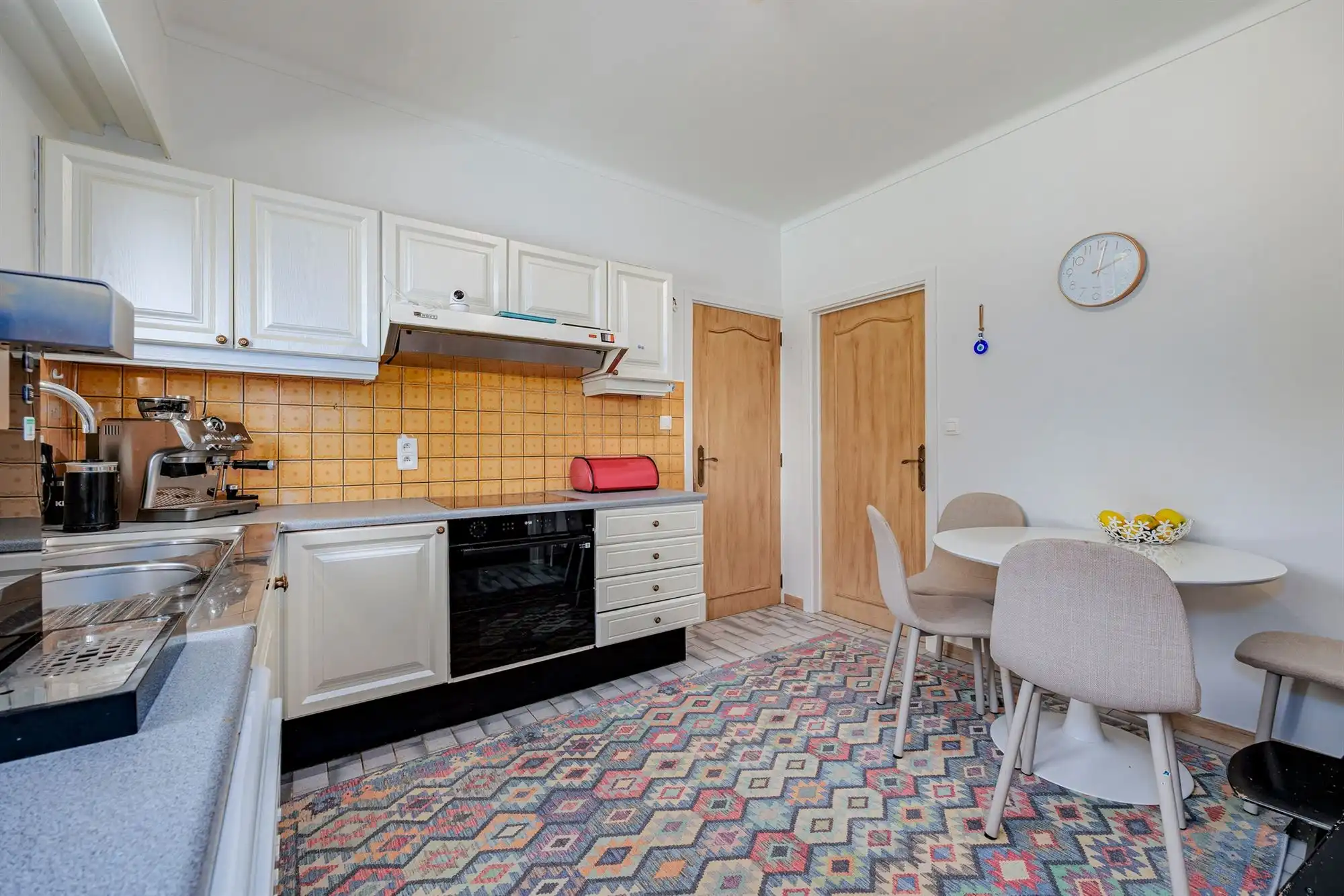 Instapklare villa met 3 slaapkamers, ruime tuin en voldoende parking op gunstige locatie! foto 9
