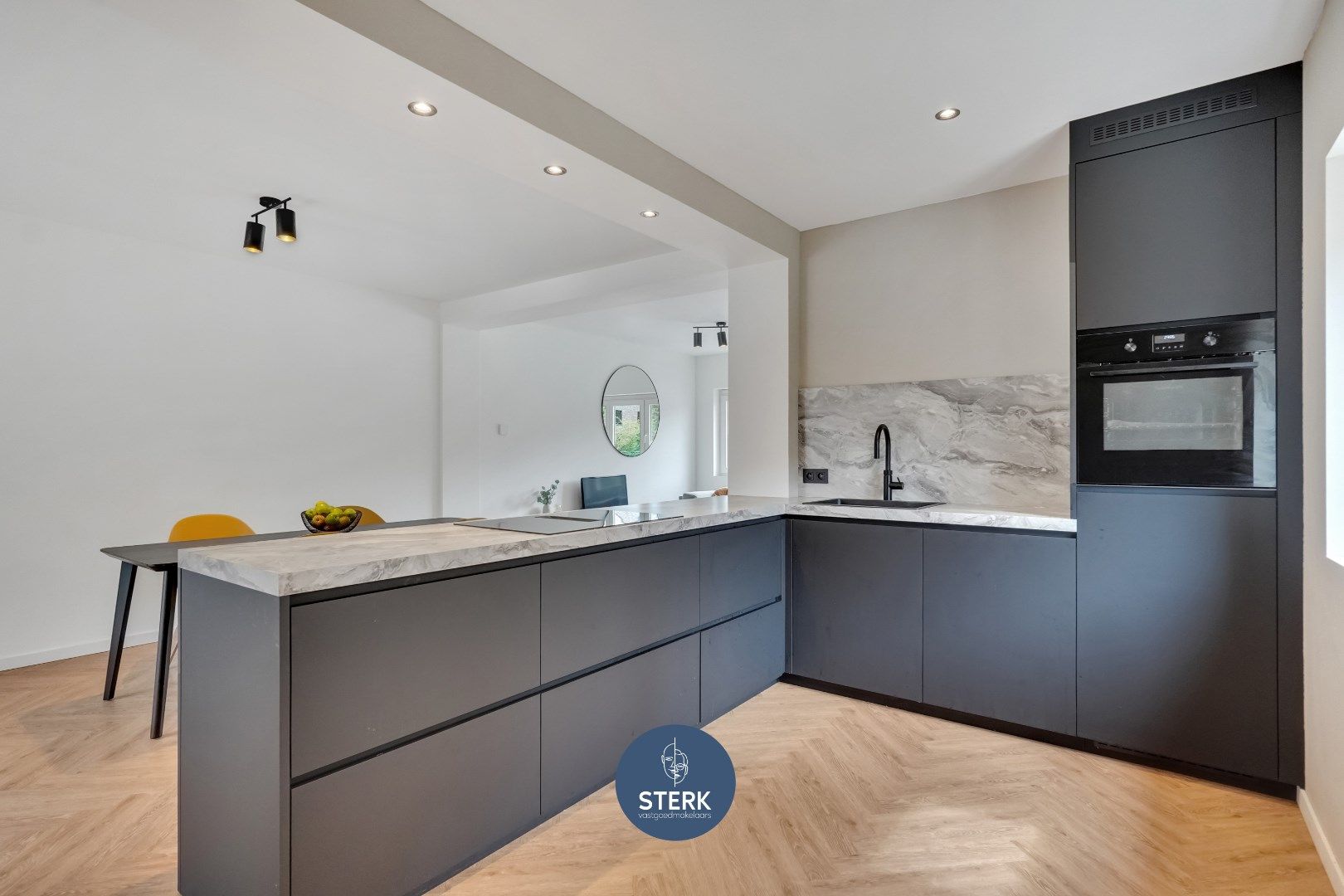 INSTAPKLARE GEZINSWONING OP EEN PERCEEL VAN 688 M² TE LANAKEN !  foto 9