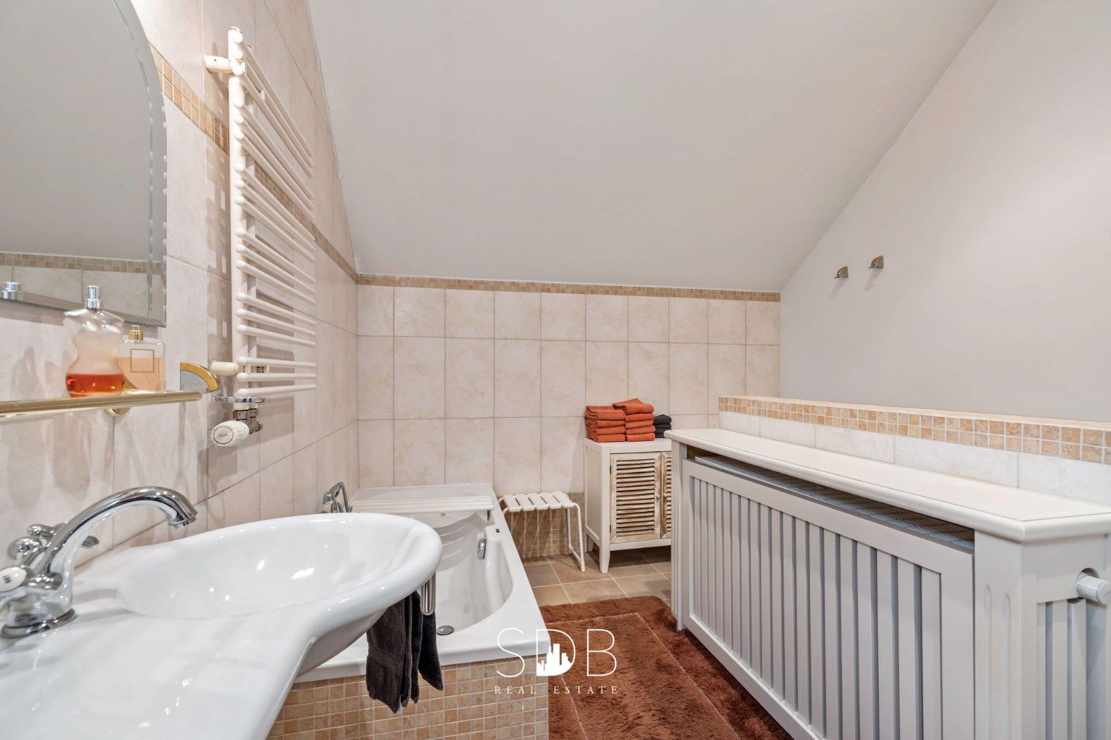Authentieke hoeve met diverse bijgebouwen en graslanden op 93.155m² foto 22