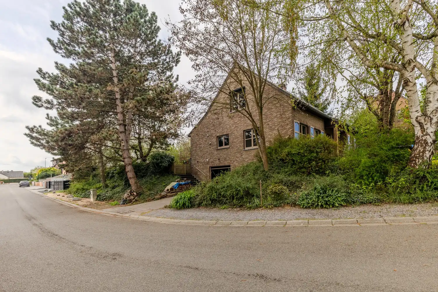 Ruime vrijstaande woning gelegen in de prachtige Jekervallei en net over de grens met Kanne, in Bassenge. foto 31