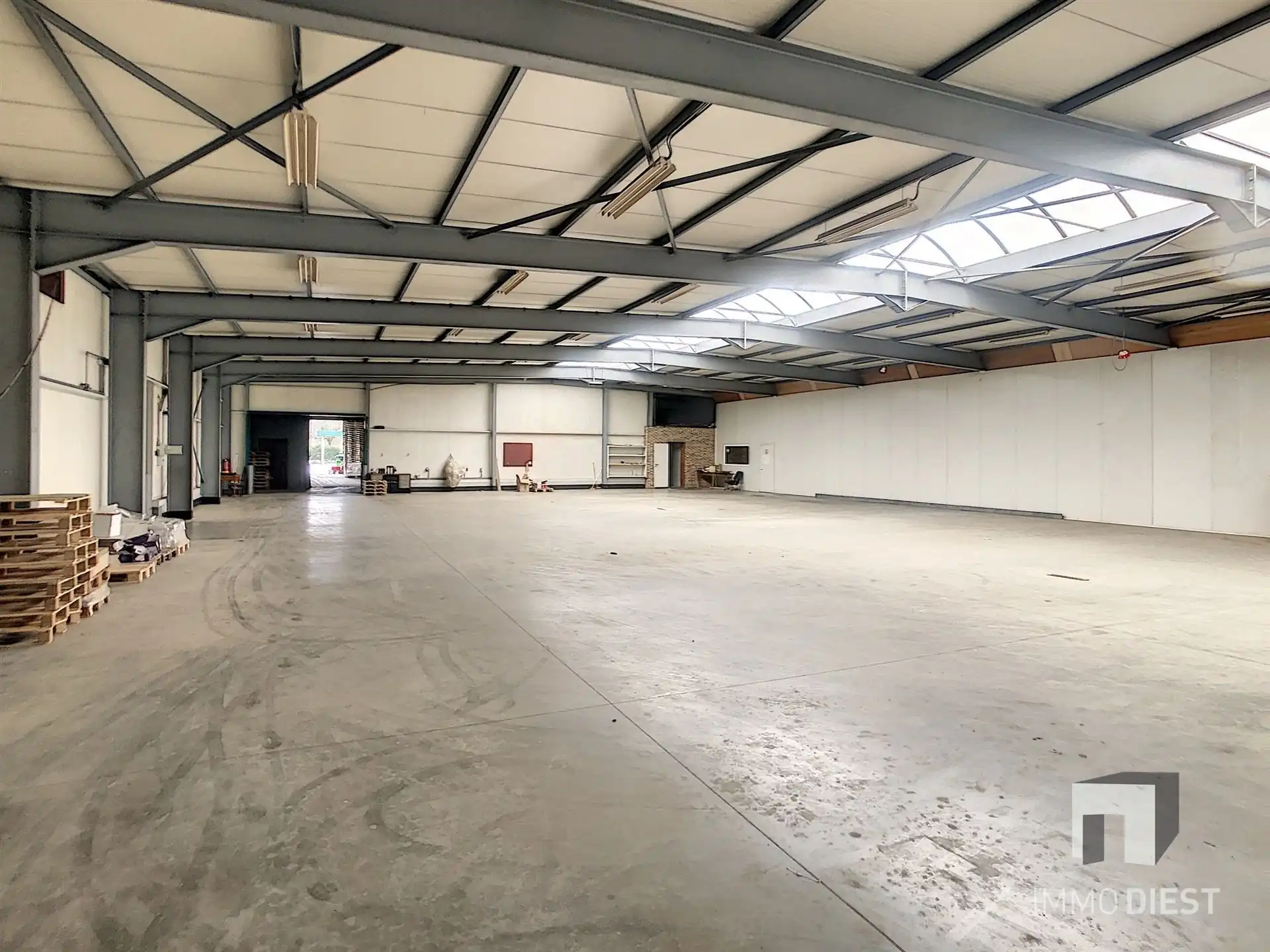 1500 M² GEKOELDE OPSLAG MET BURELEN  foto 28