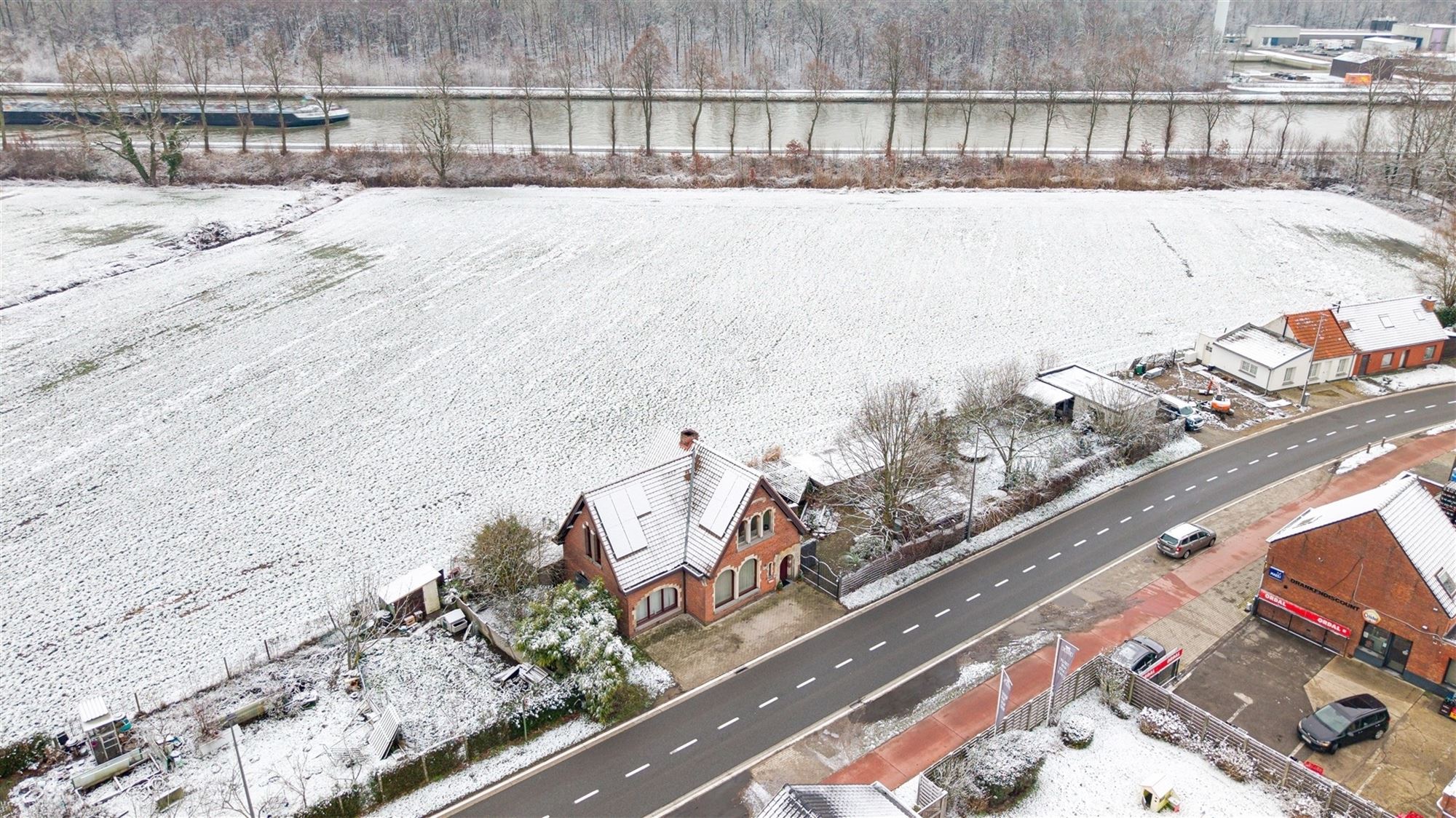 Instapklare woning met grote tuin en prachtig zicht op weilanden foto 20