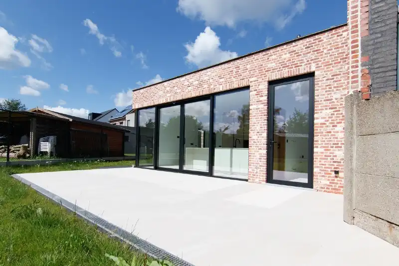 Zeer ruime, totaal gerenoveerde halfopen bebouwing in een rustige, doodlopende straat op centrale locatie! foto 15