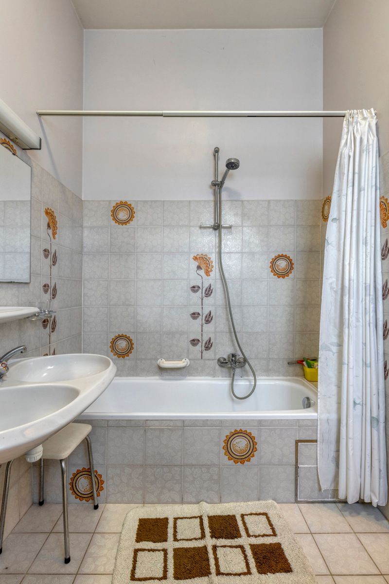 Leemans Immobiliën stelt u  deze centraal, maar toch bijzonder rustig gelegen woning in Dilbeek voor! foto 11