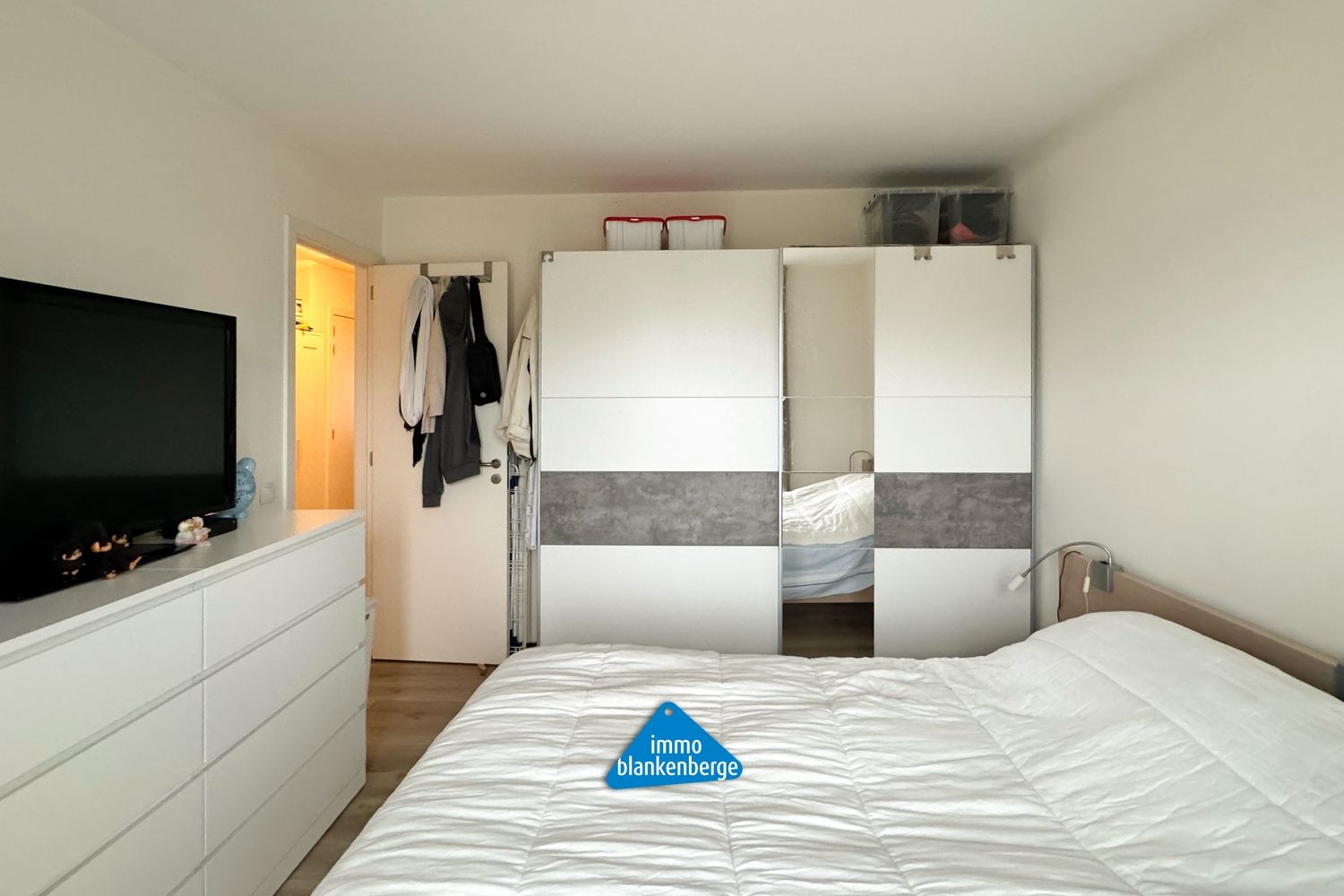 Ruim en modern appartement met twee slaapkamers foto 13