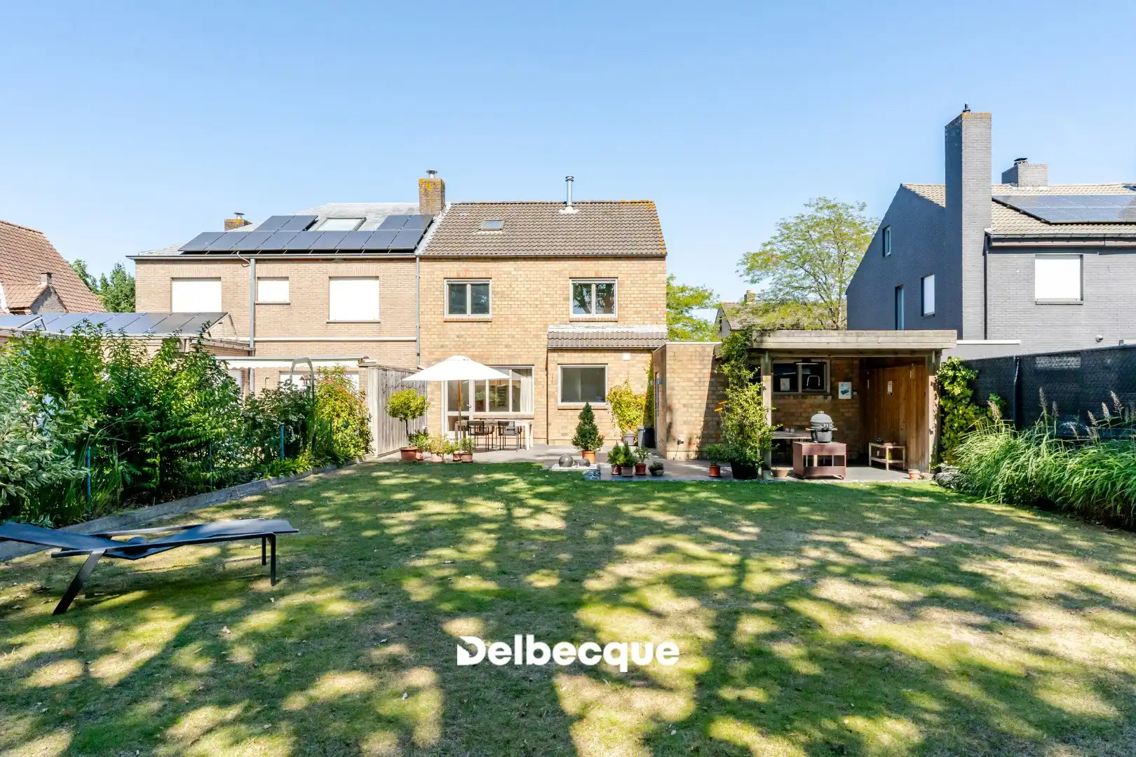 Hoofdfoto van de publicatie: Perfect onderhouden halfopen woning met ruime tuin in residentiële woonwijk te St-Kruis