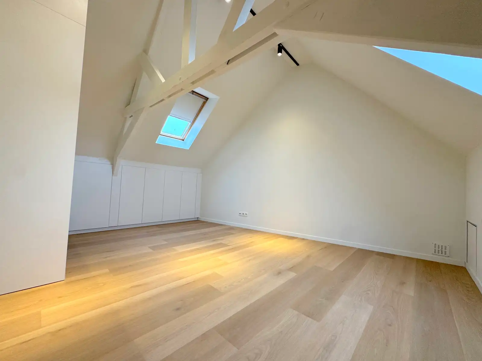 Volledig vernieuwde energiezuinige woning met garage en 3 slpk! foto 19