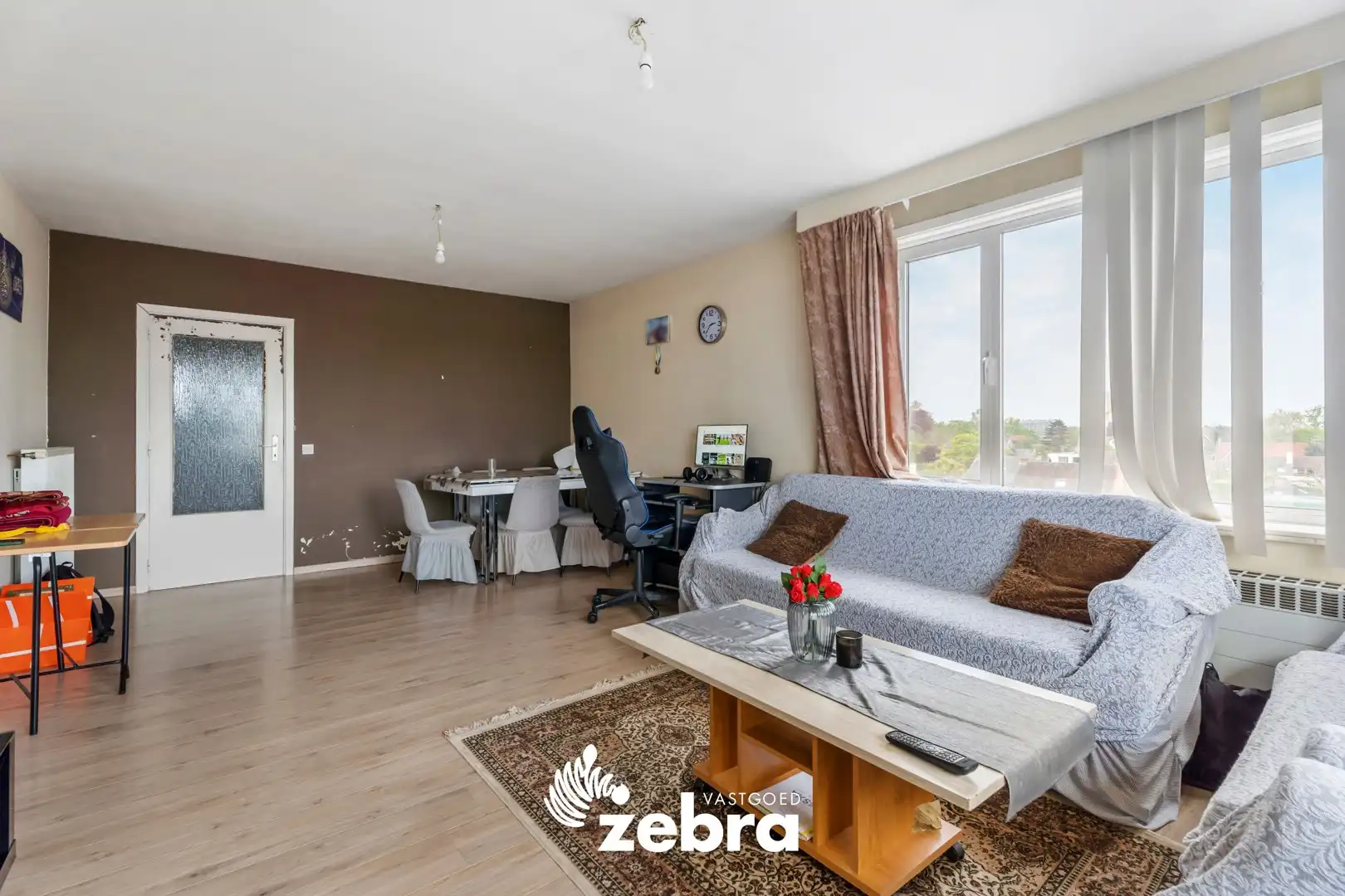 Licht op te frissen appartement op een centrale ligging te Roeselare! foto 3