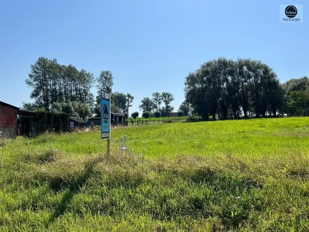 PERCEEL GROND MET EEN OPPERVLAKTE 14 ARE 61 CA foto {{pictureIndex}}