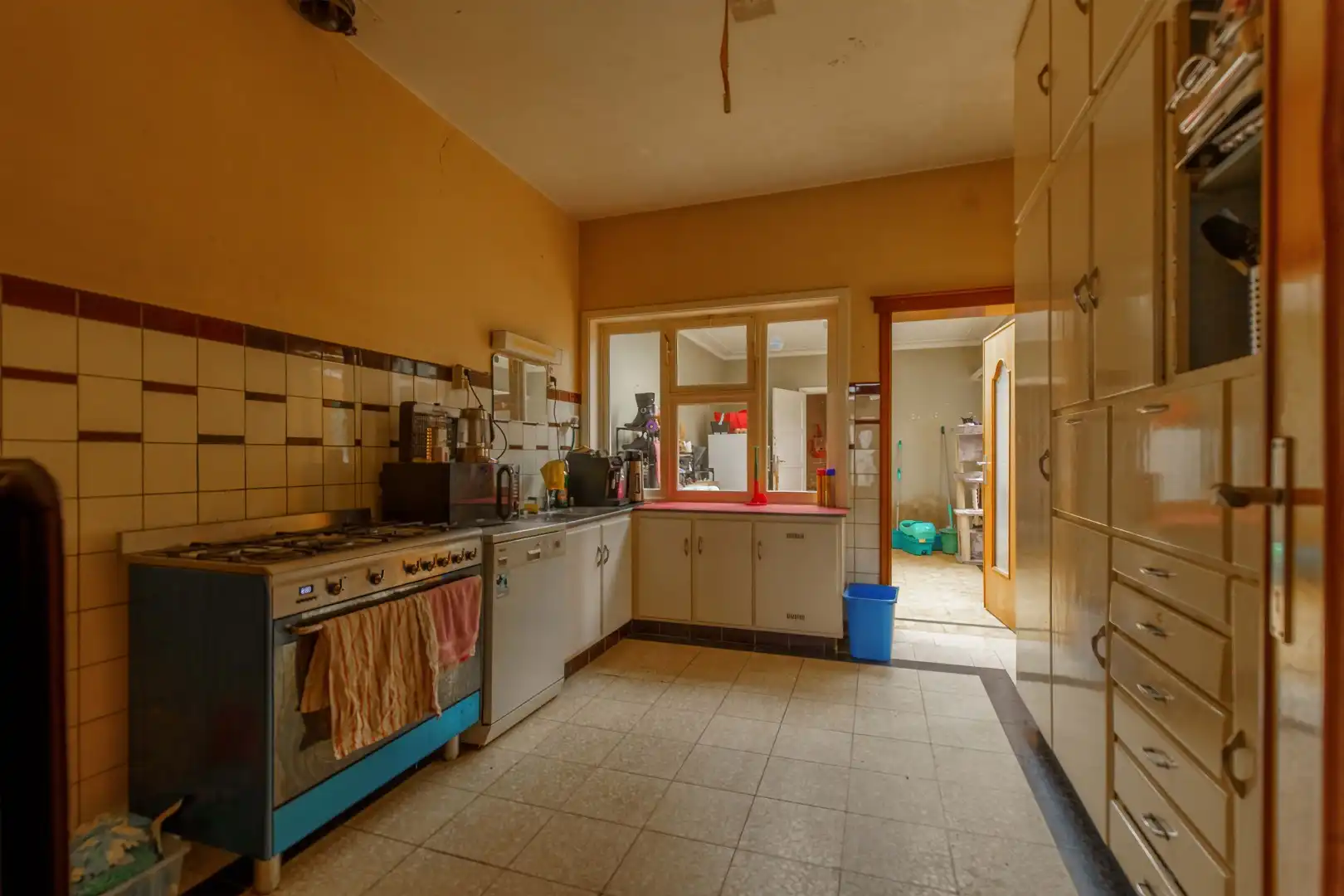 Ruime woning met vier slaapkamers en grote tuin foto 11