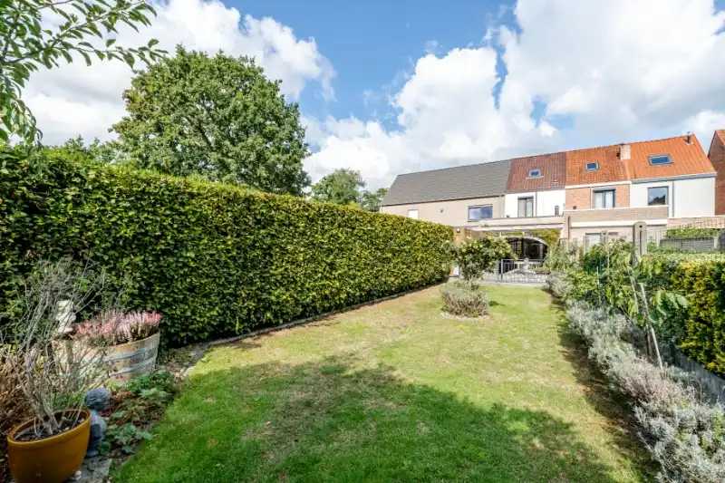 Knappe stijvolle instapklare woning - 4 slpkmrs !! foto 2