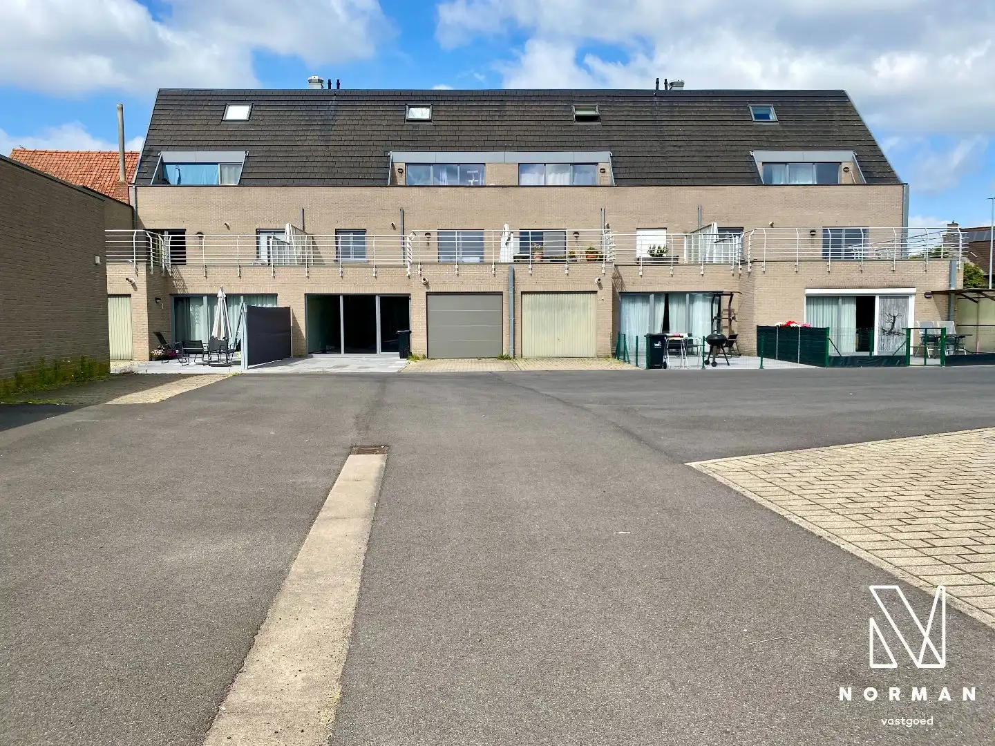 Appartement met 2 slaapkamers en zeer groot terras met garage! foto 13
